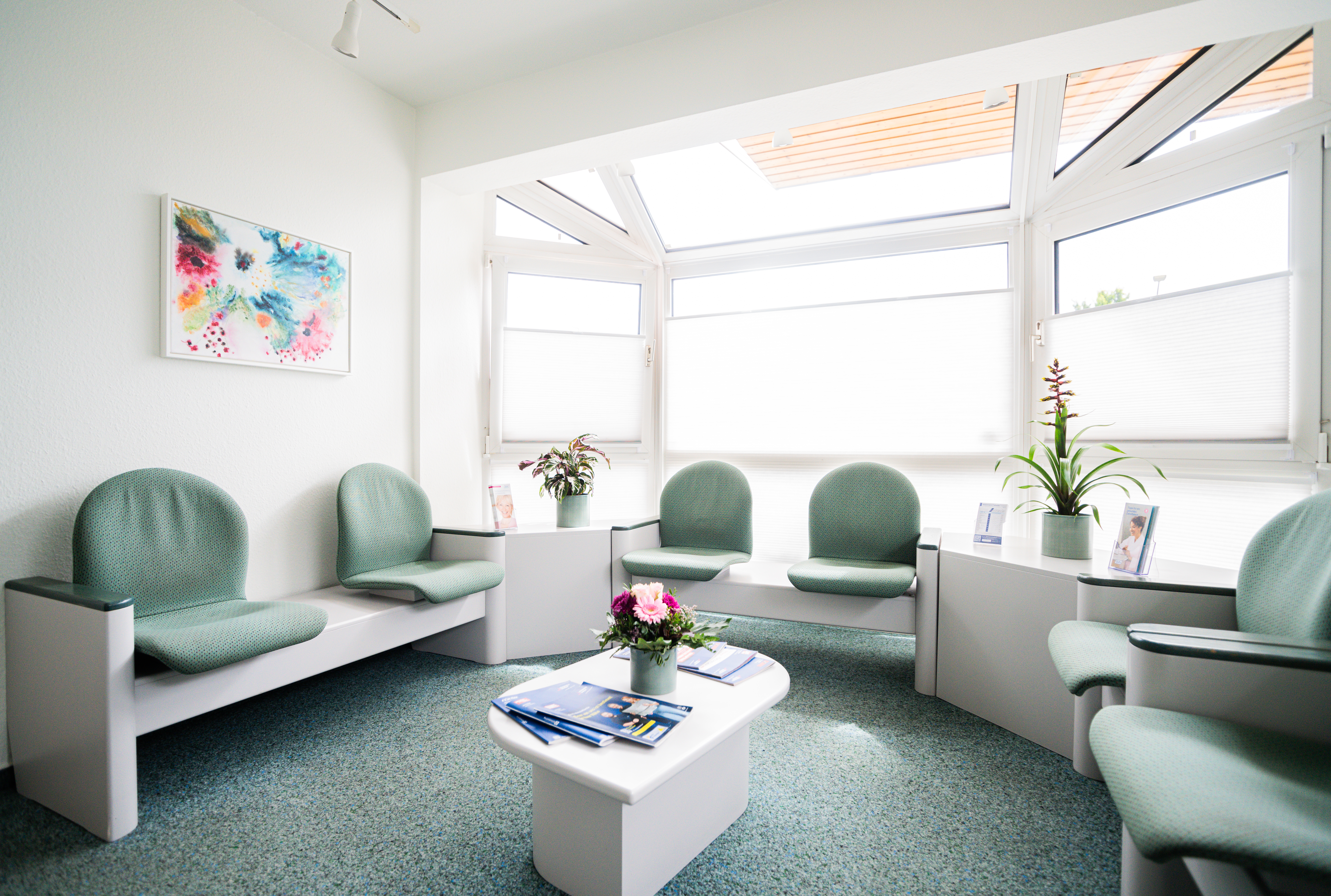 Wartezimmer der Zahnarztpraxis Kielhorn – ruhige Atmosphäre für Angstpatienten